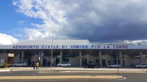 LA MOSTRA FOTOGRAFICA DI LA TORRE
ESPOSTA ALL'AEROPORTO DI COMISO